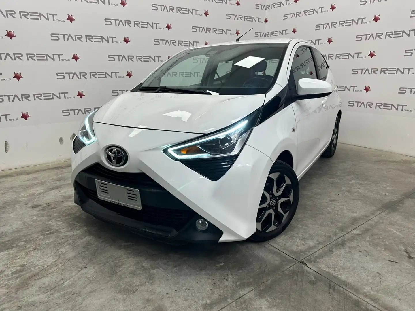 Toyota Aygo Connect 1.0 VVT-i 72 CV 5 porte x-play Weiß - 1