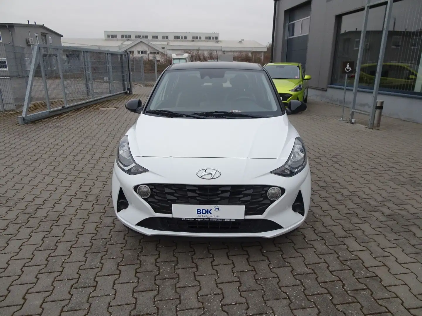 Hyundai i10 1,2 Trend Weiß - 2