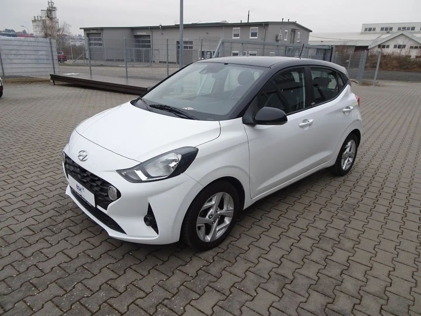 Hyundai i10 1,2 Trend Weiß - 1
