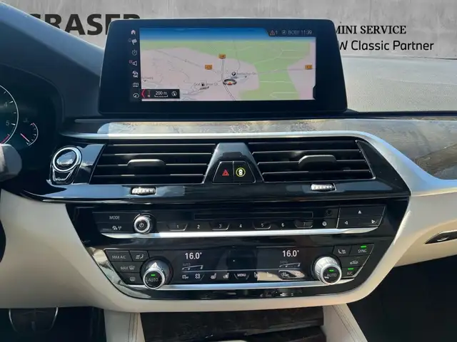 BMW 5 Series view 11