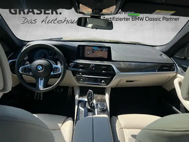 BMW 5 Series view 4