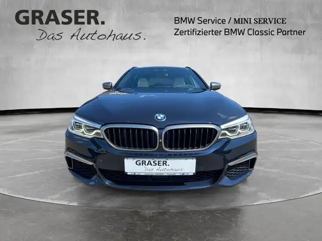 BMW 5 Series view 9