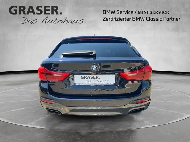 BMW 5 Series view 5