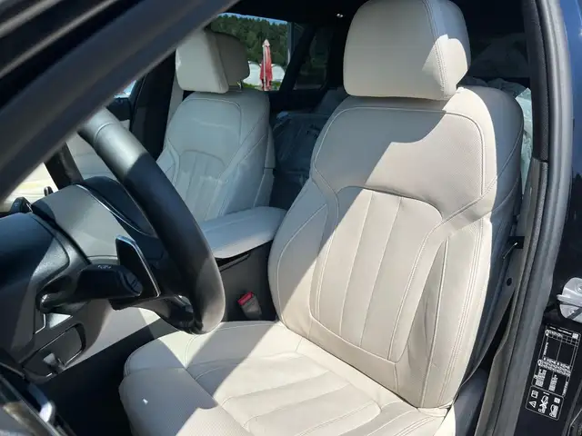 BMW 5 Series view 15