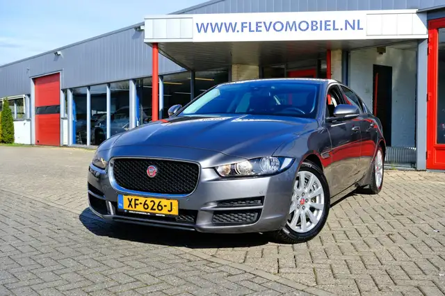 Jaguar XE 2.0 Prestige Pro Edition Aut. Navi|Clima|Lanewarn|