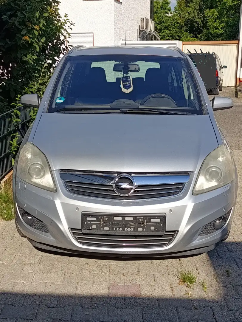 Opel Zafira Innovation Grau - 2