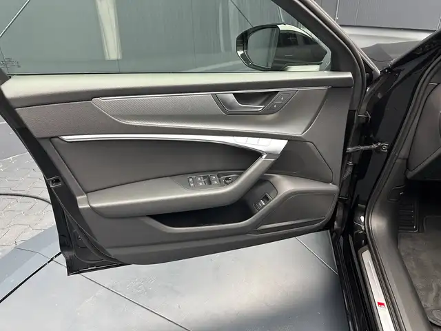 Audi A6 view 13