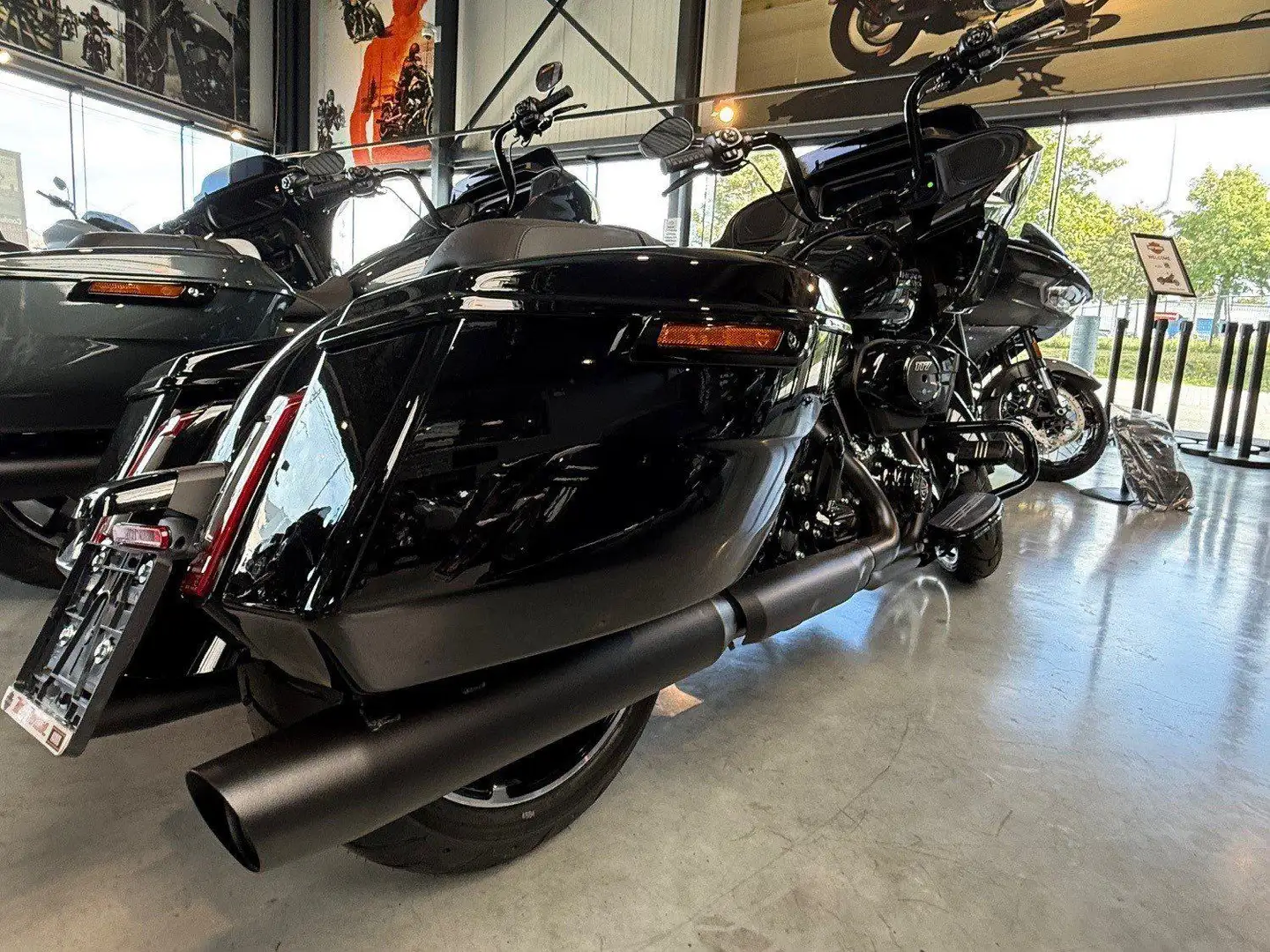 Harley-Davidson Road Glide Schwarz - 2