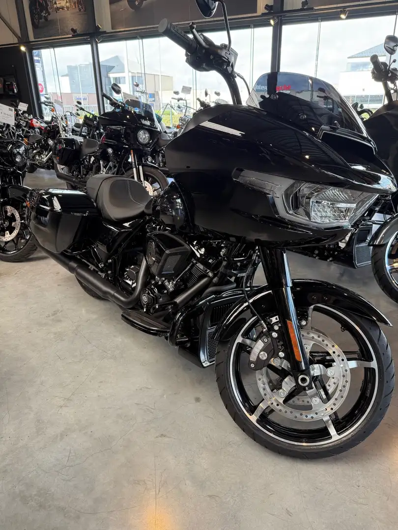 Harley-Davidson Road Glide Schwarz - 1