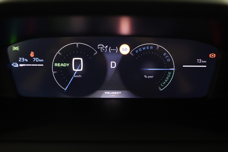 Peugeot e-2008 EV Allure 54 kWh — photo 5