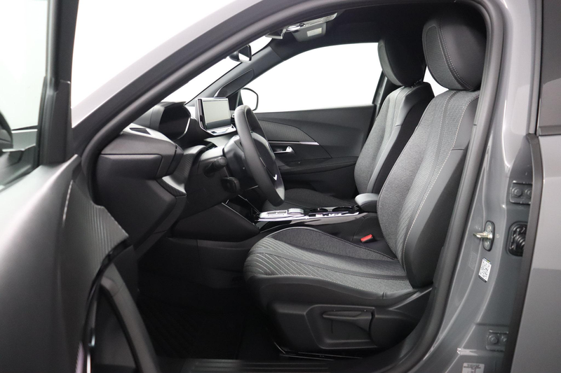 Peugeot e-2008 EV Allure 54 kWh — photo 14