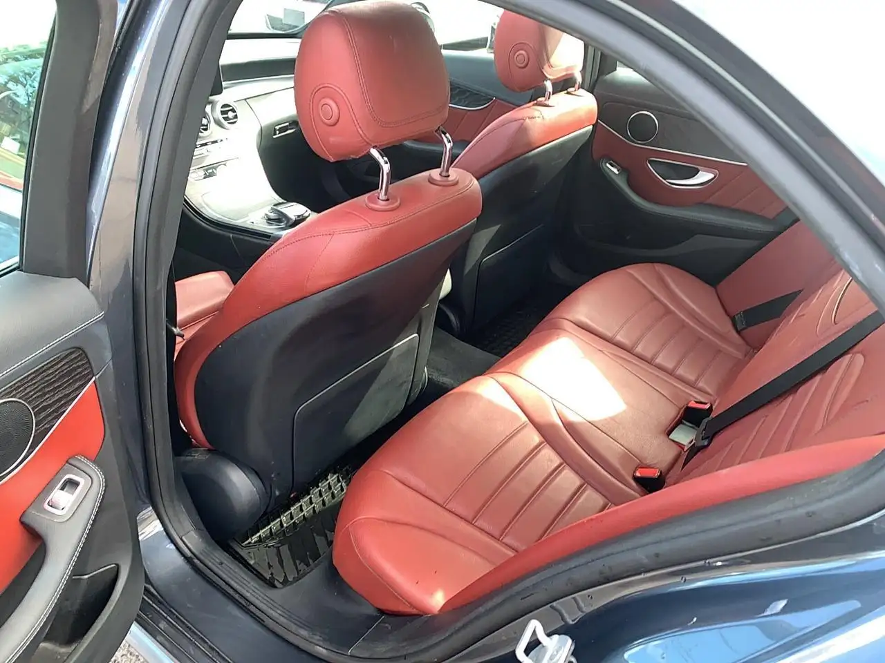 Mercedes-Benz C-Class снимка Mercedes-Benz C-Class