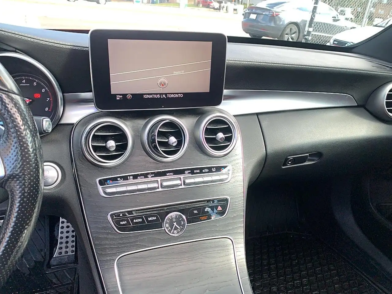 Mercedes-Benz C-Class снимка Mercedes-Benz C-Class