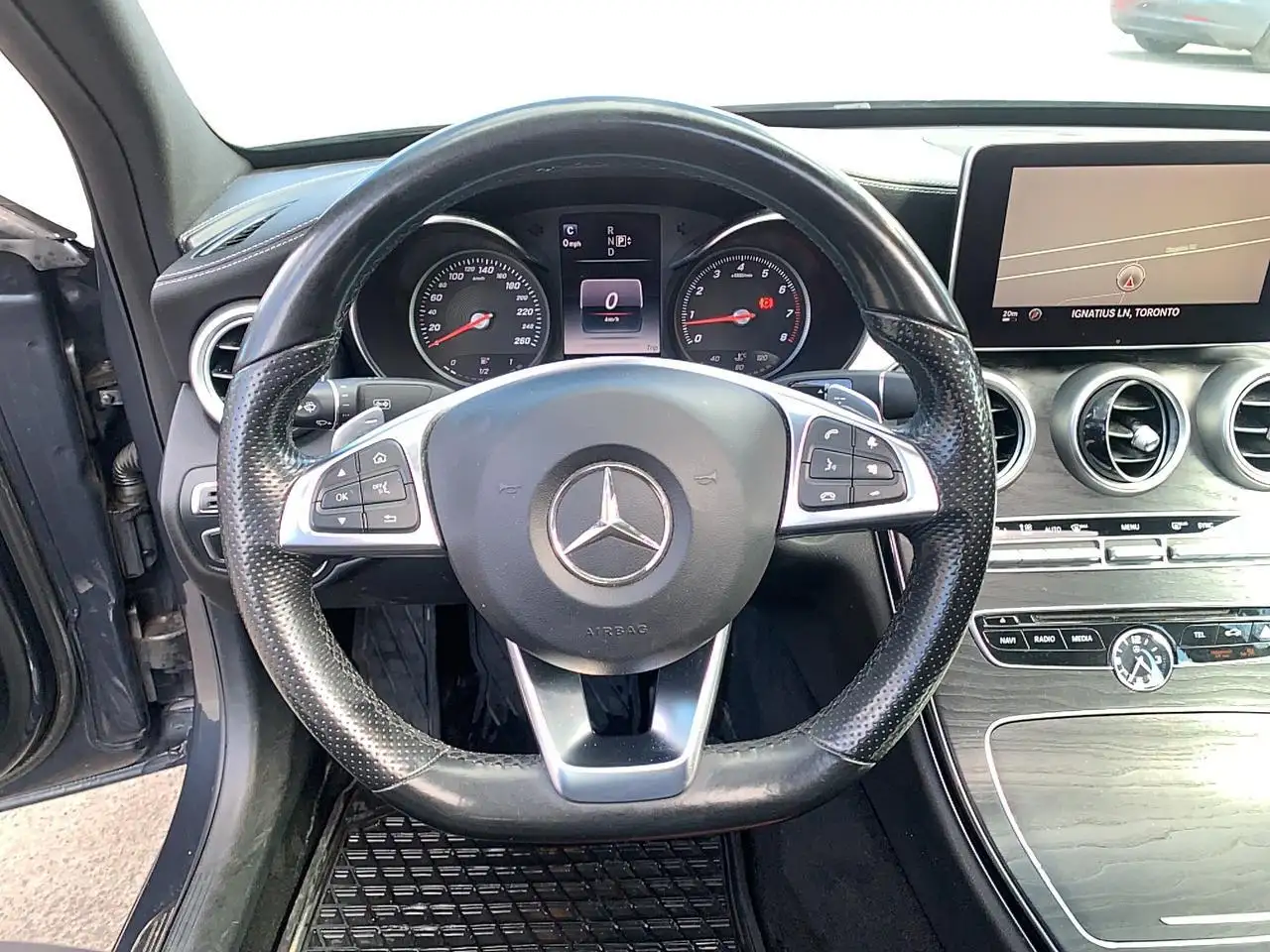 Mercedes-Benz C-Class снимка Mercedes-Benz C-Class