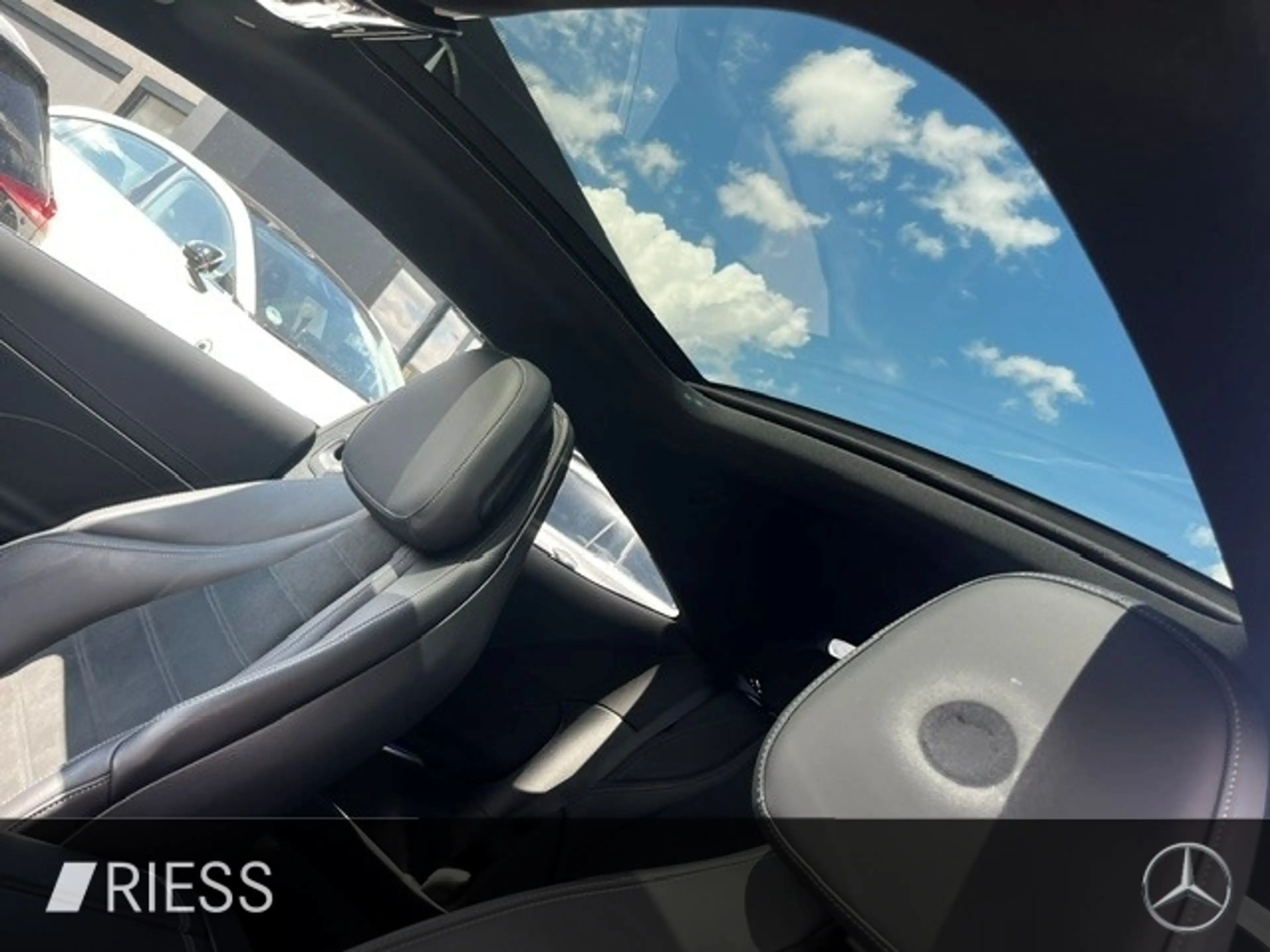 Mercedes-Benz CLE 300 e AMG Sport Premium Distr Pano 360 19" — photo 12