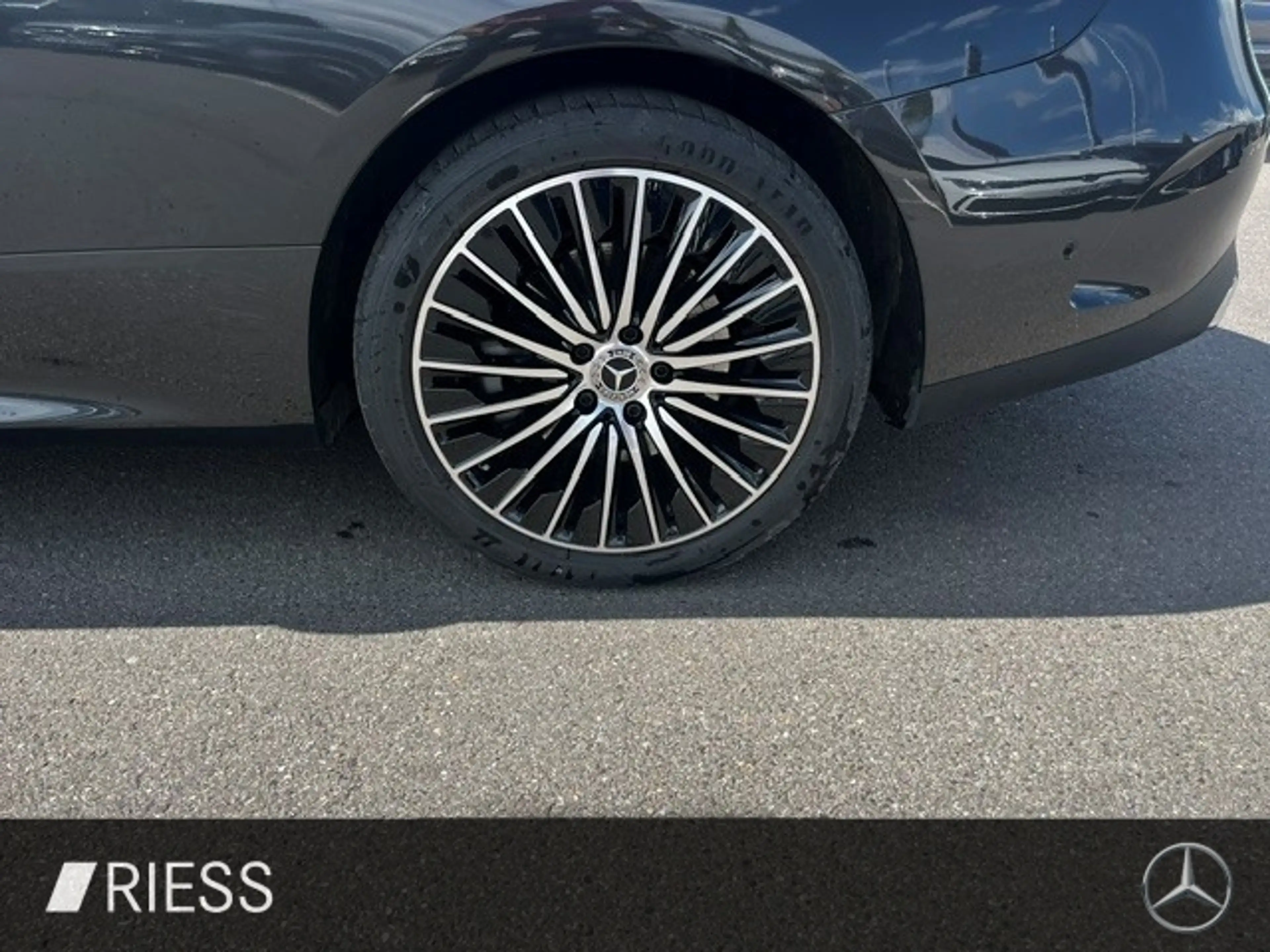 Mercedes-Benz CLE 300 e AMG Sport Premium Distr Pano 360 19" — photo 5