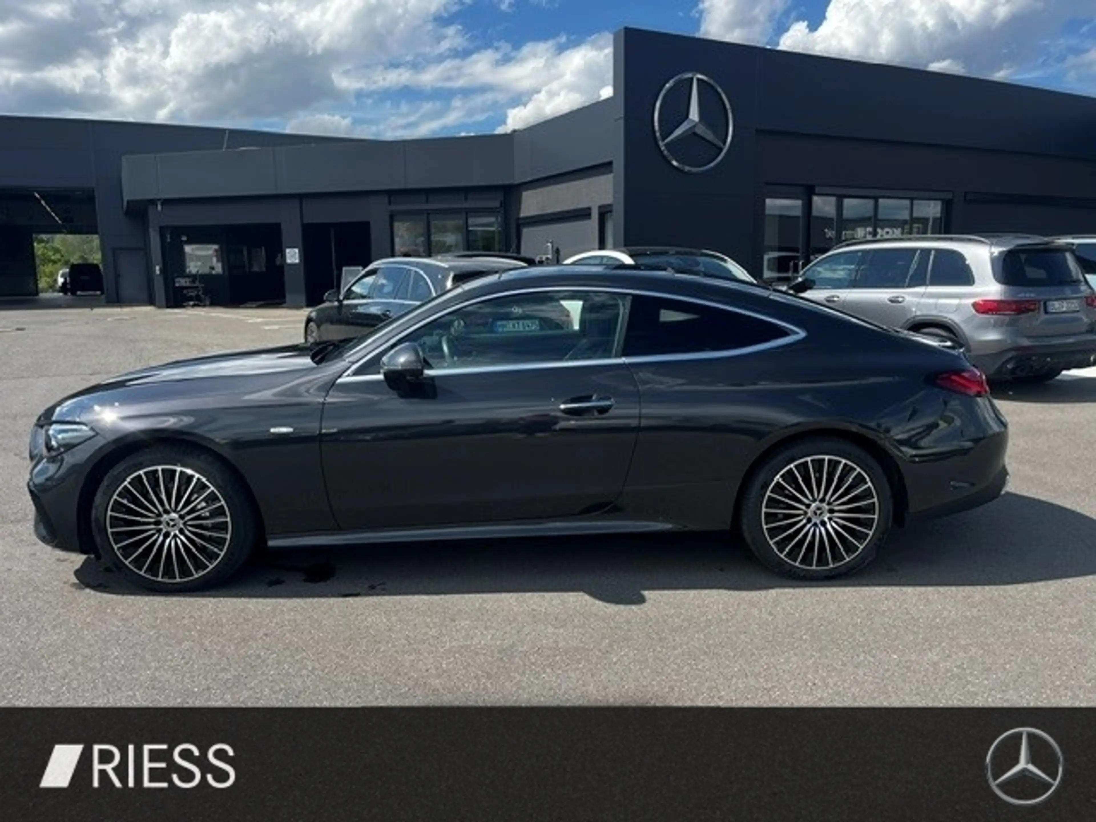 Mercedes-Benz CLE 300 e AMG Sport Premium Distr Pano 360 19" — photo 4