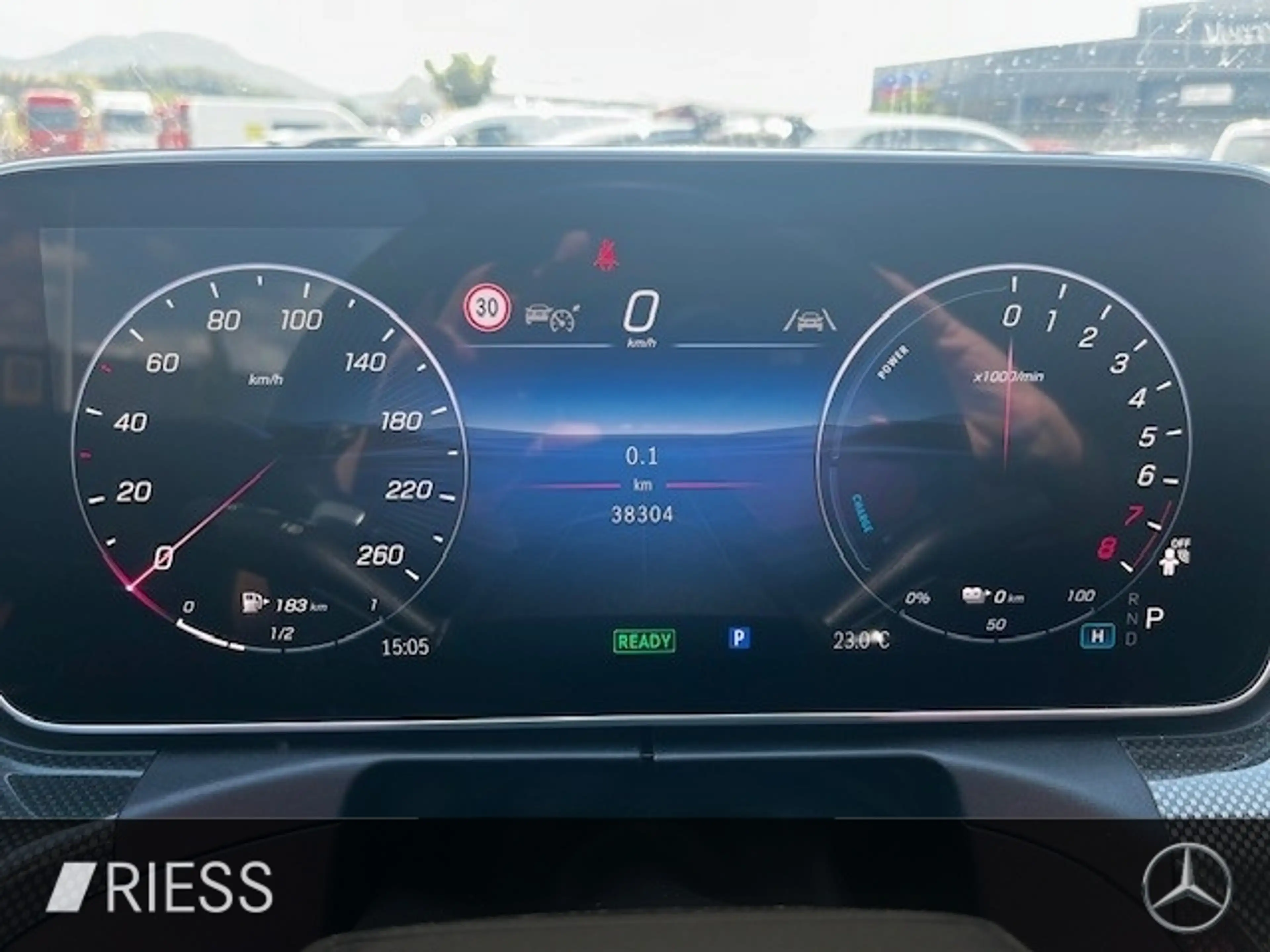Mercedes-Benz CLE 300 e AMG Sport Premium Distr Pano 360 19" — photo 15