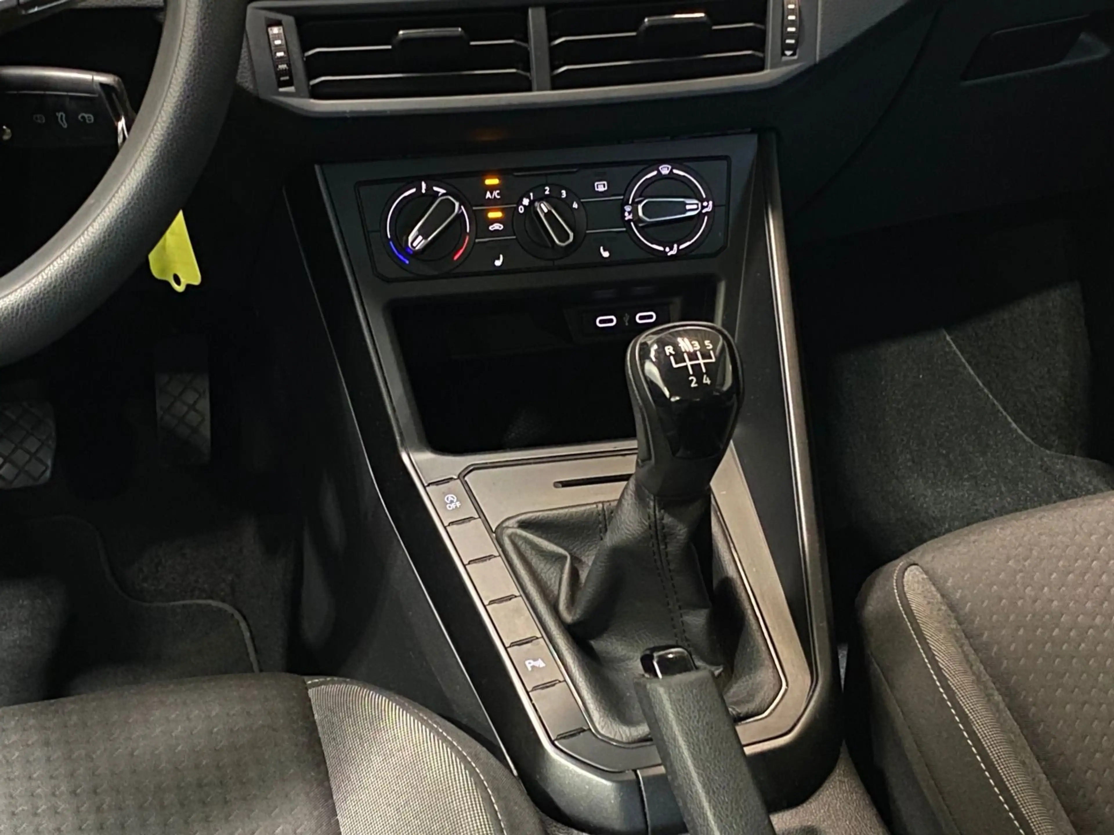 Volkswagen Taigo 1.0 TSI | LED PDC DAB BLUETPOOTH ALLWETTER — photo 9