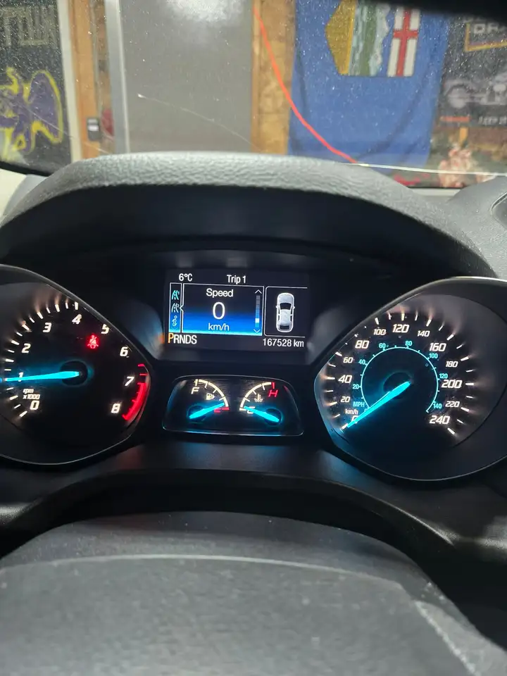 Ford Escape снимка Ford Escape
