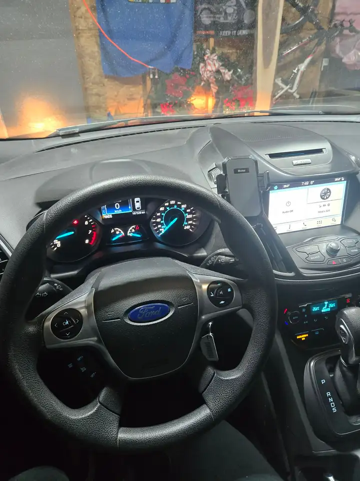 Ford Escape снимка Ford Escape