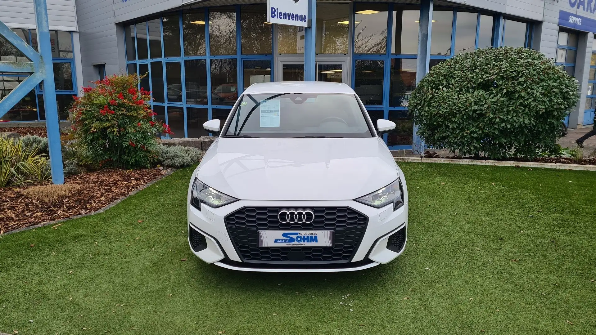 Audi A3 35 TFSI 150CH MILD HYBRID DESIGN S TRONIC 7 Blanc - 2