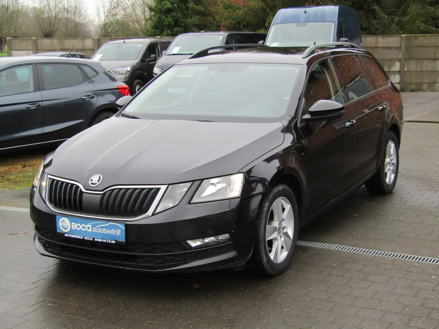 Skoda Octavia Octavia Combi 1.6 TDI DSG Ambition Noir - 1