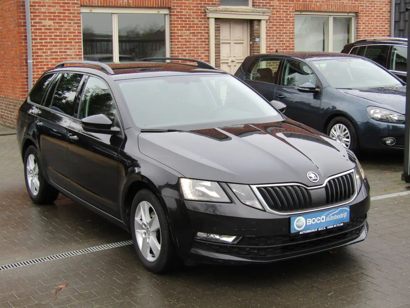 Skoda Octavia Octavia Combi 1.6 TDI DSG Ambition Noir - 2