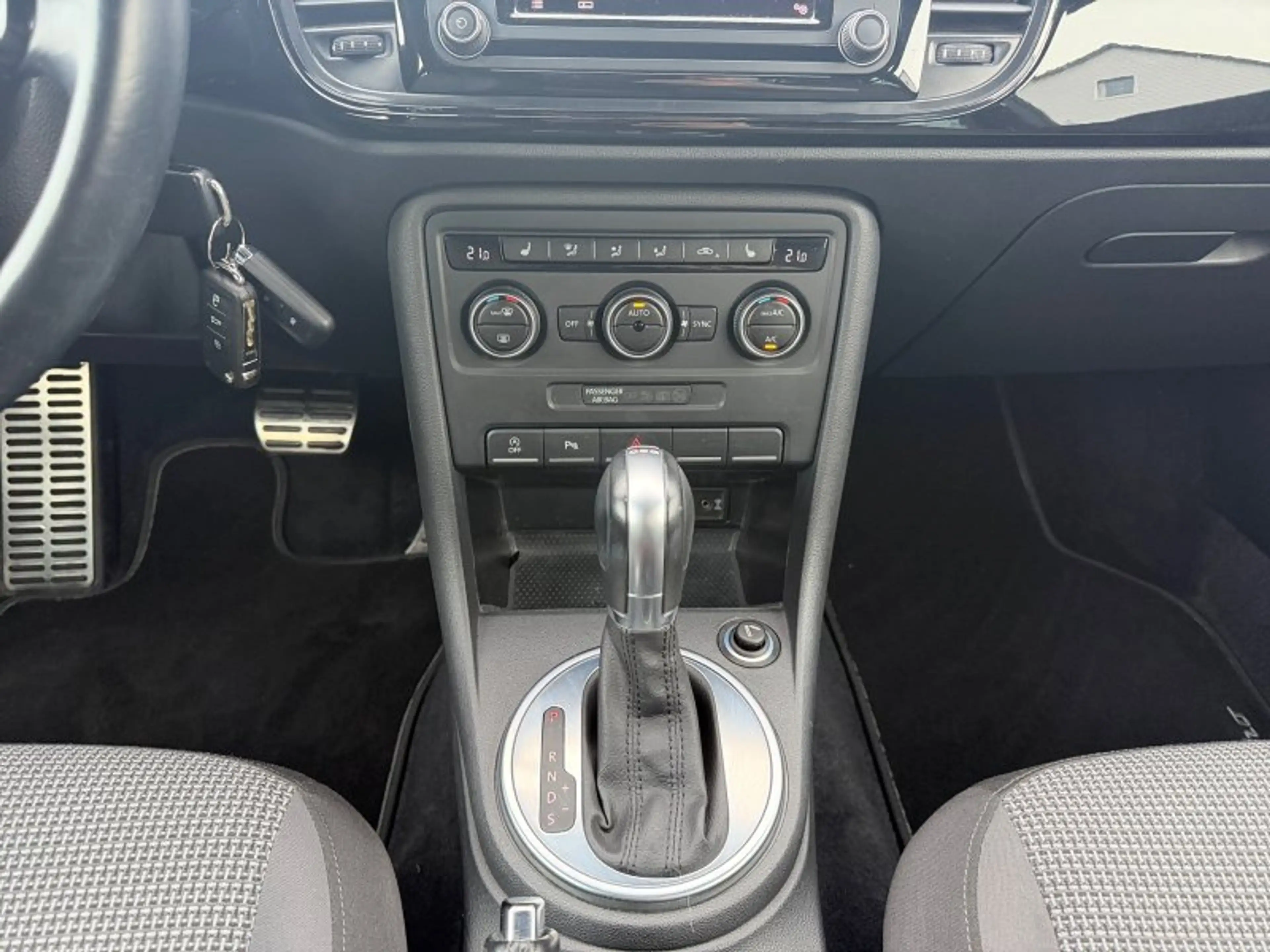 Volkswagen Beetle 1.2TSI DSG SHZ/Stdhzg./Tempomat — photo 11