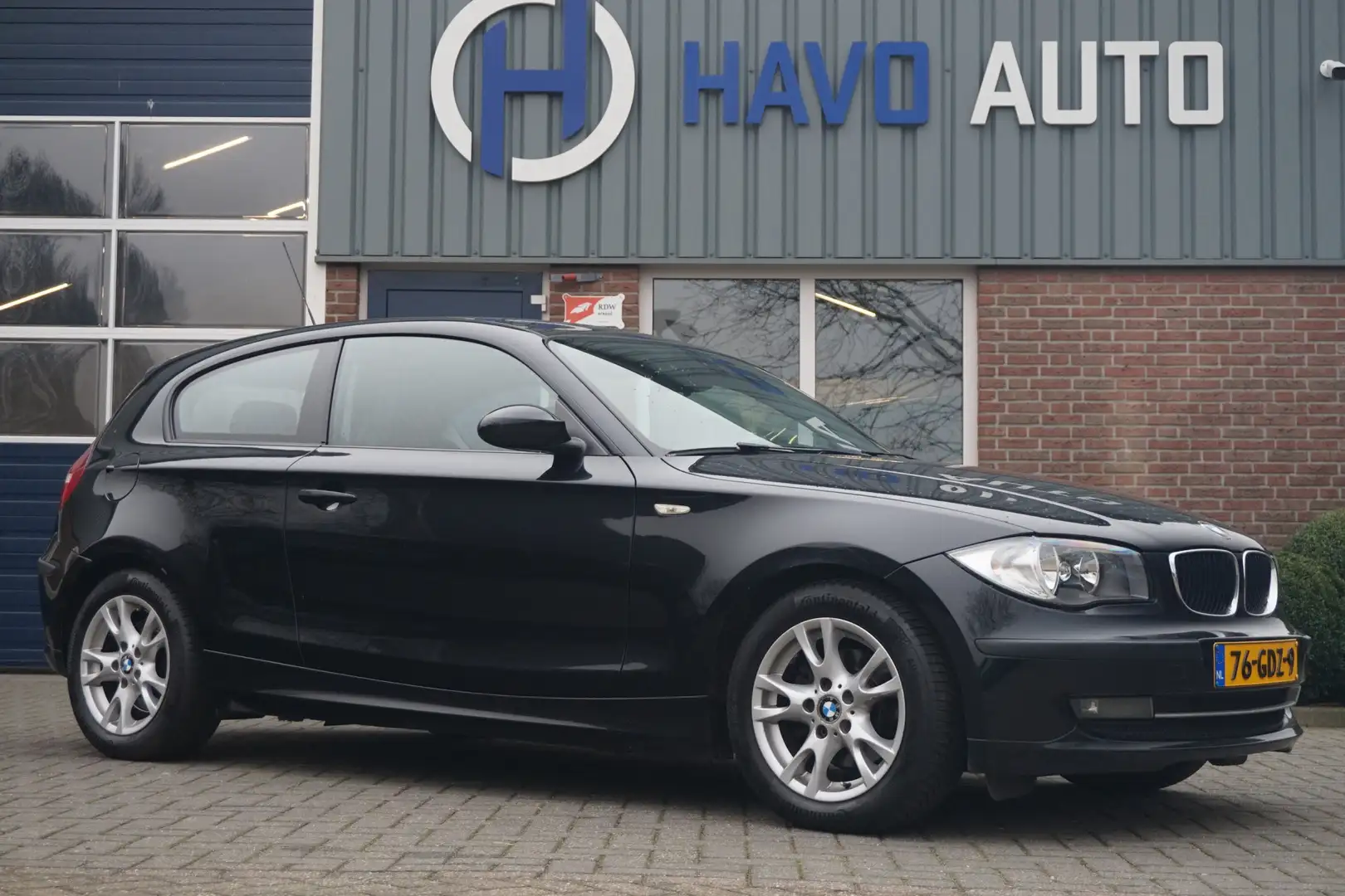 BMW 118 1-serie 118d Corporate Business Line, TREKHAAK, NA Schwarz - 1