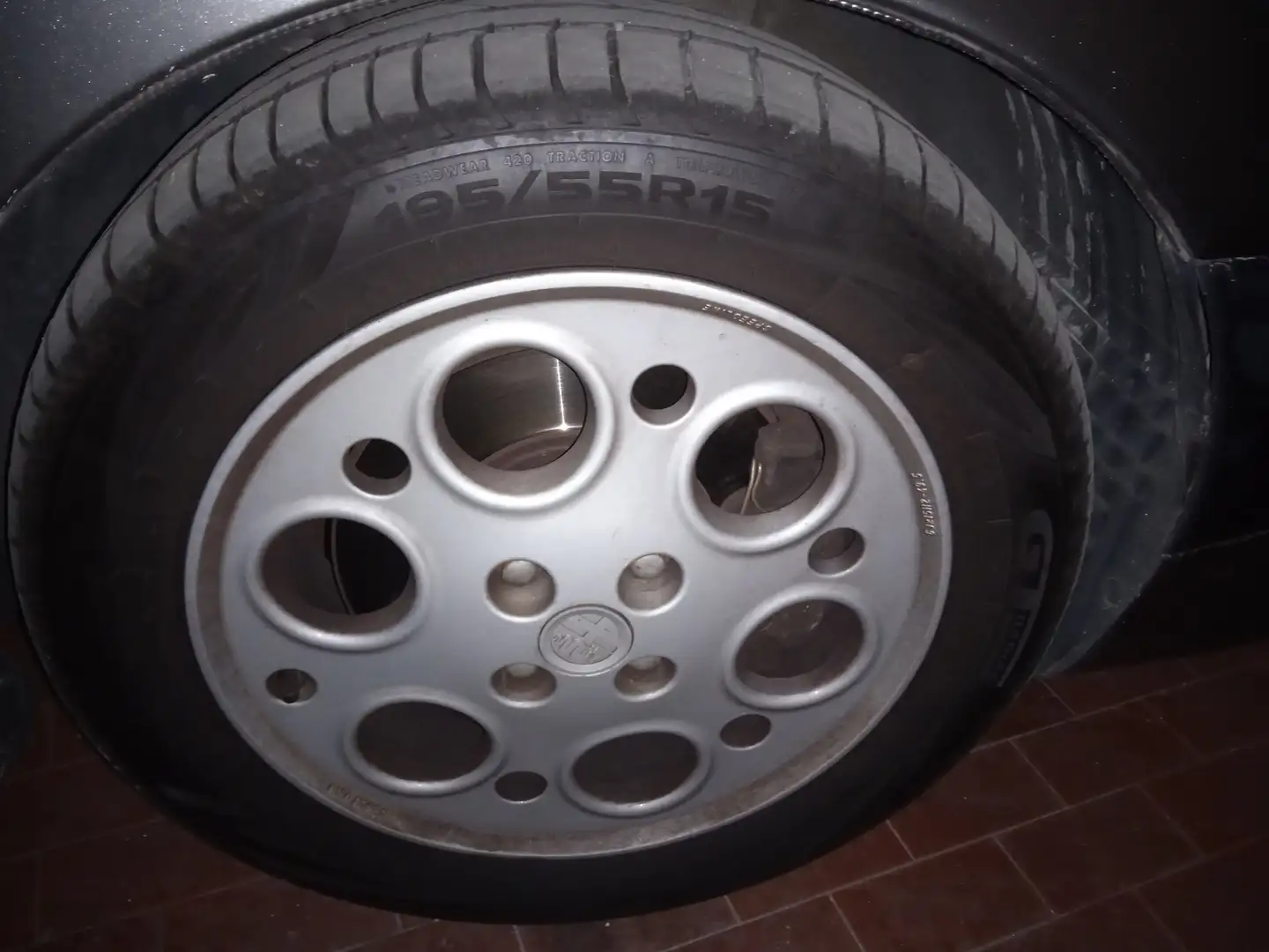 Alfa Romeo 145 2.0 Quadrifoglio Gris - 1