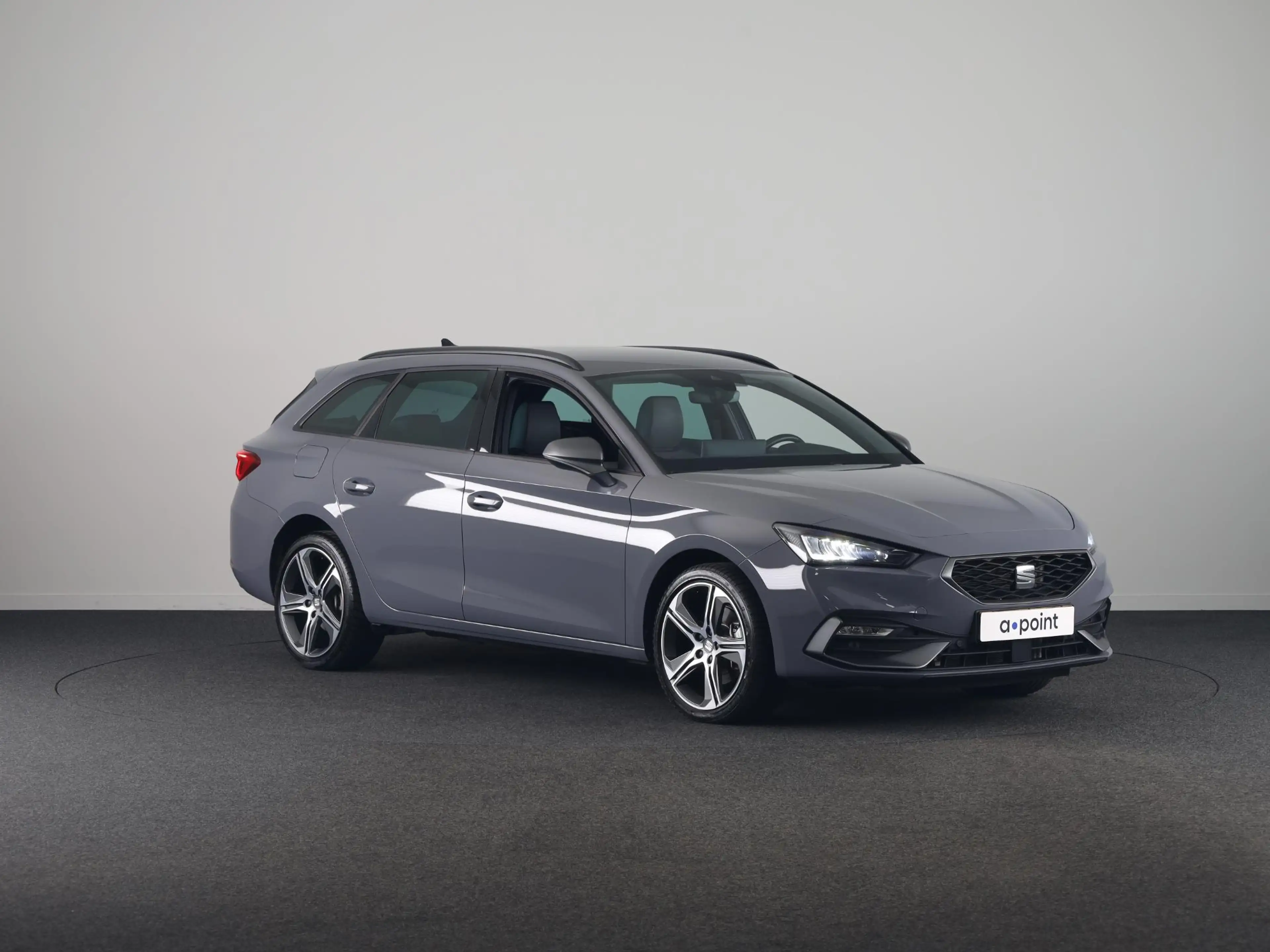 SEAT Leon e-Hybrid Sportstourer 1.5 TSI FR PHEV First Edition 204 pk — photo 5