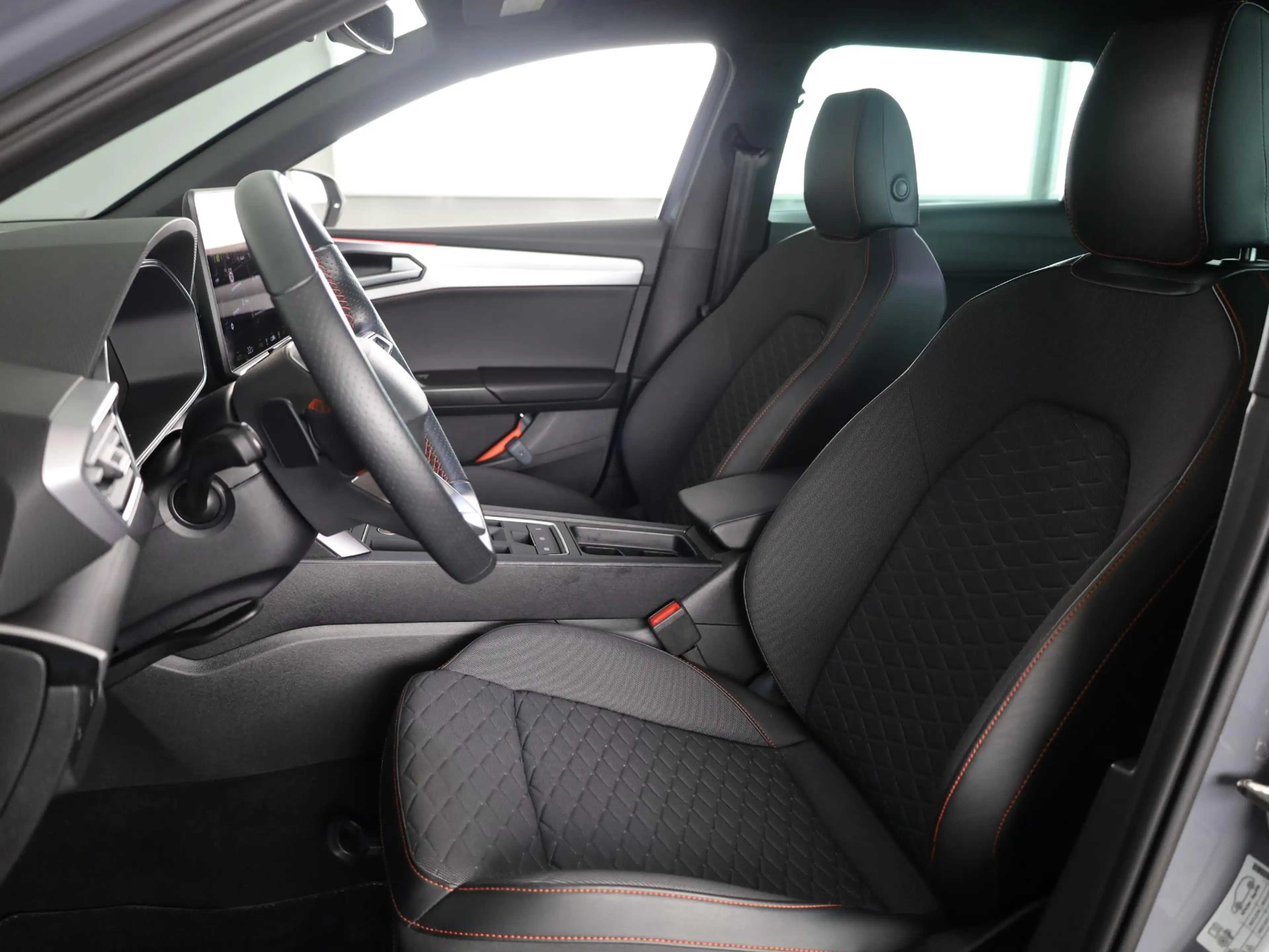 SEAT Leon e-Hybrid Sportstourer 1.5 TSI FR PHEV First Edition 204 pk — photo 7