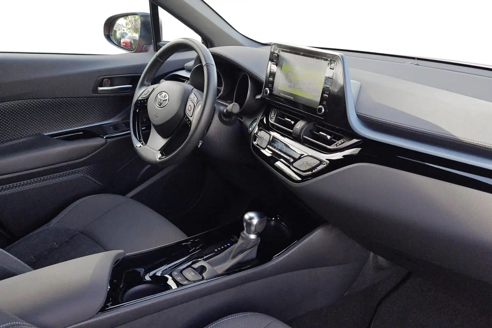 Toyota C-HR 1.8 VVT i-Hybrid C-Lub E-CVT - incl 2 jaar KARE Rood - 2