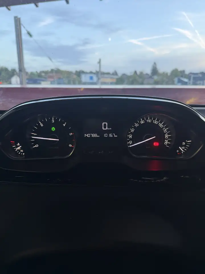 Peugeot 208 208 — photo 8