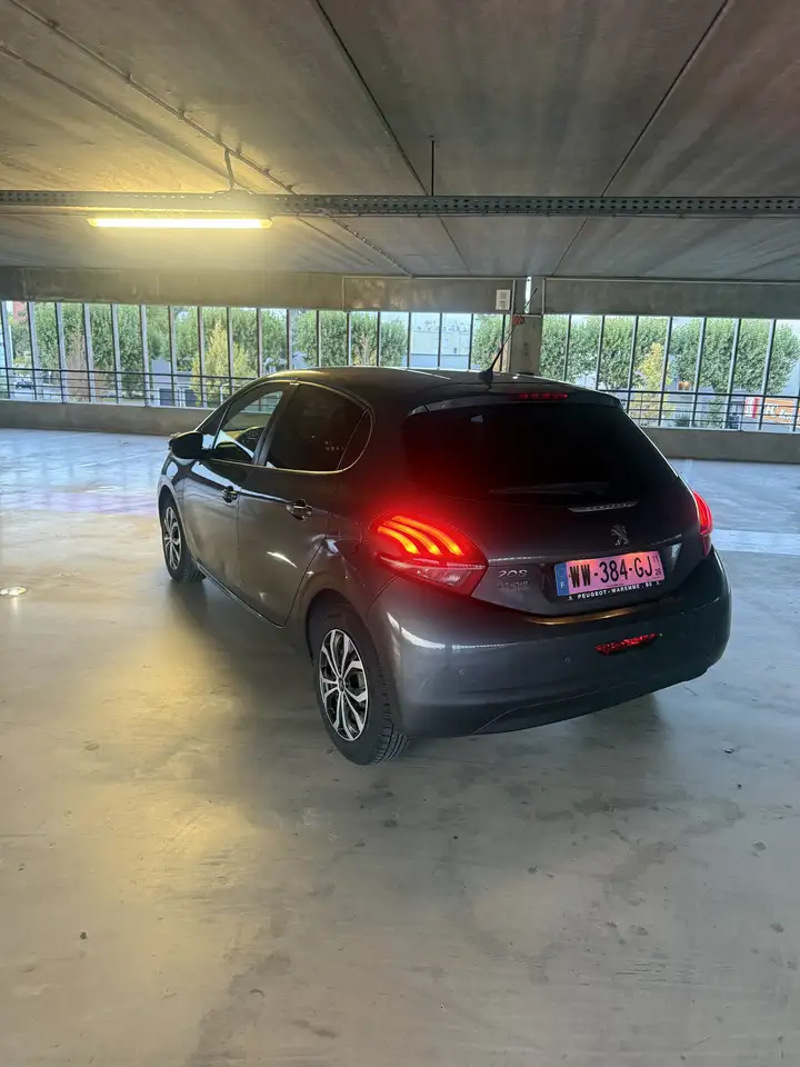 Peugeot 208 208 — photo 4