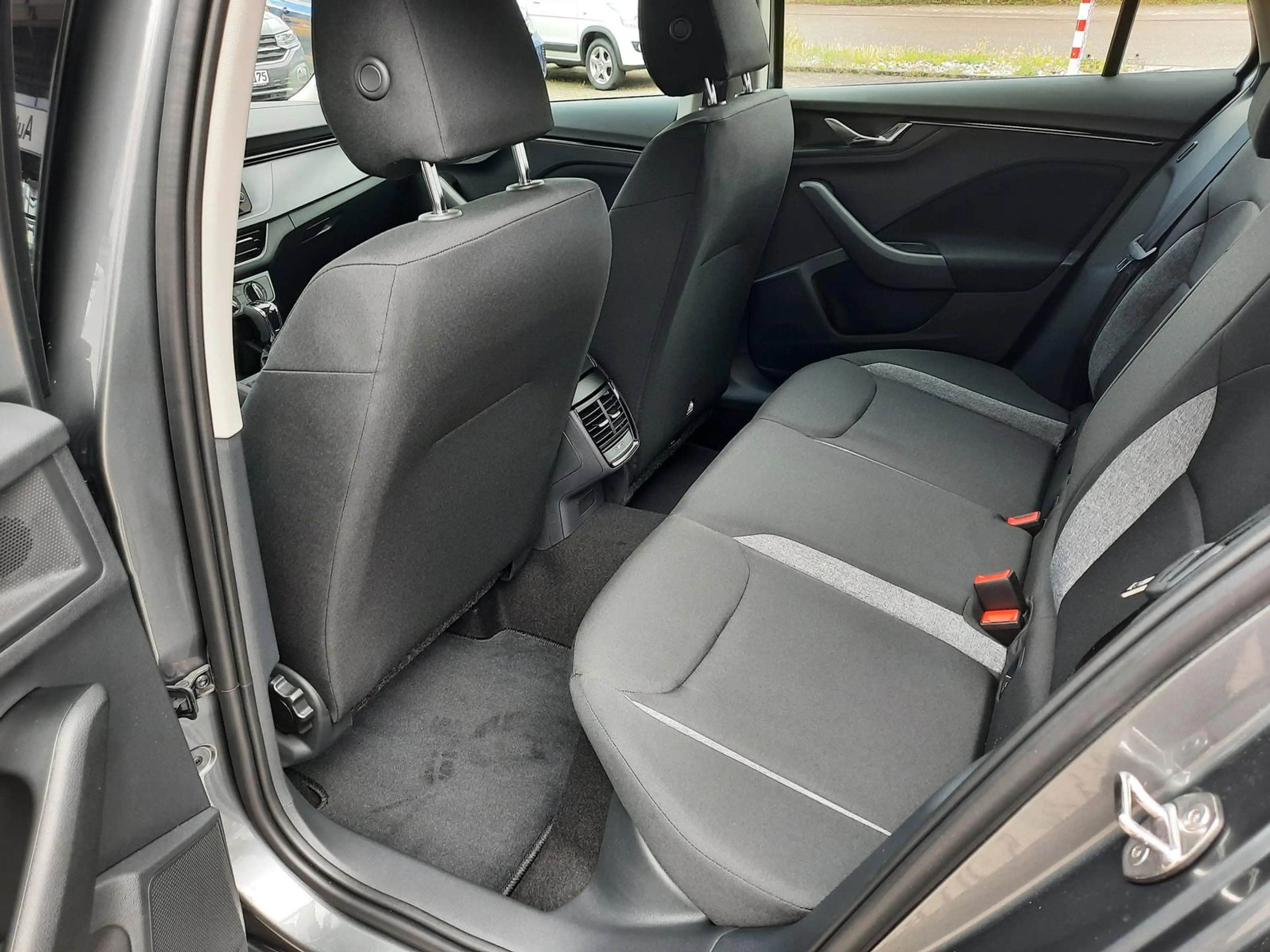 Skoda Kamiq 1.0 TSI Essence DSG *LED*AHK*DAB*Alu*GV5 — photo 15