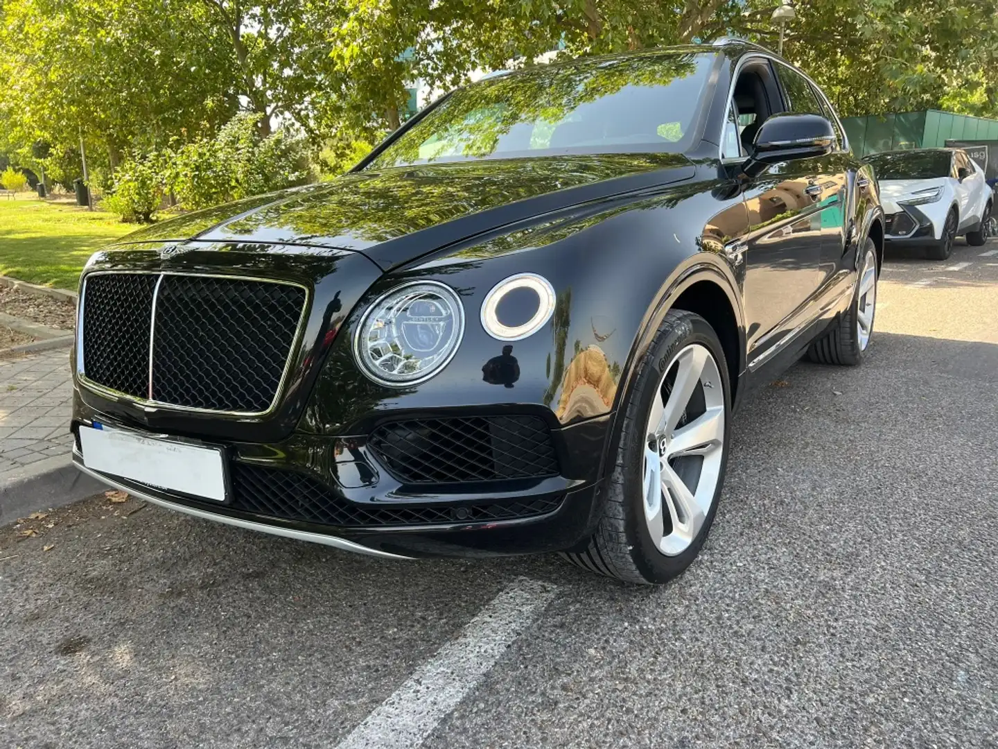Bentley Bentayga V8 Schwarz - 1