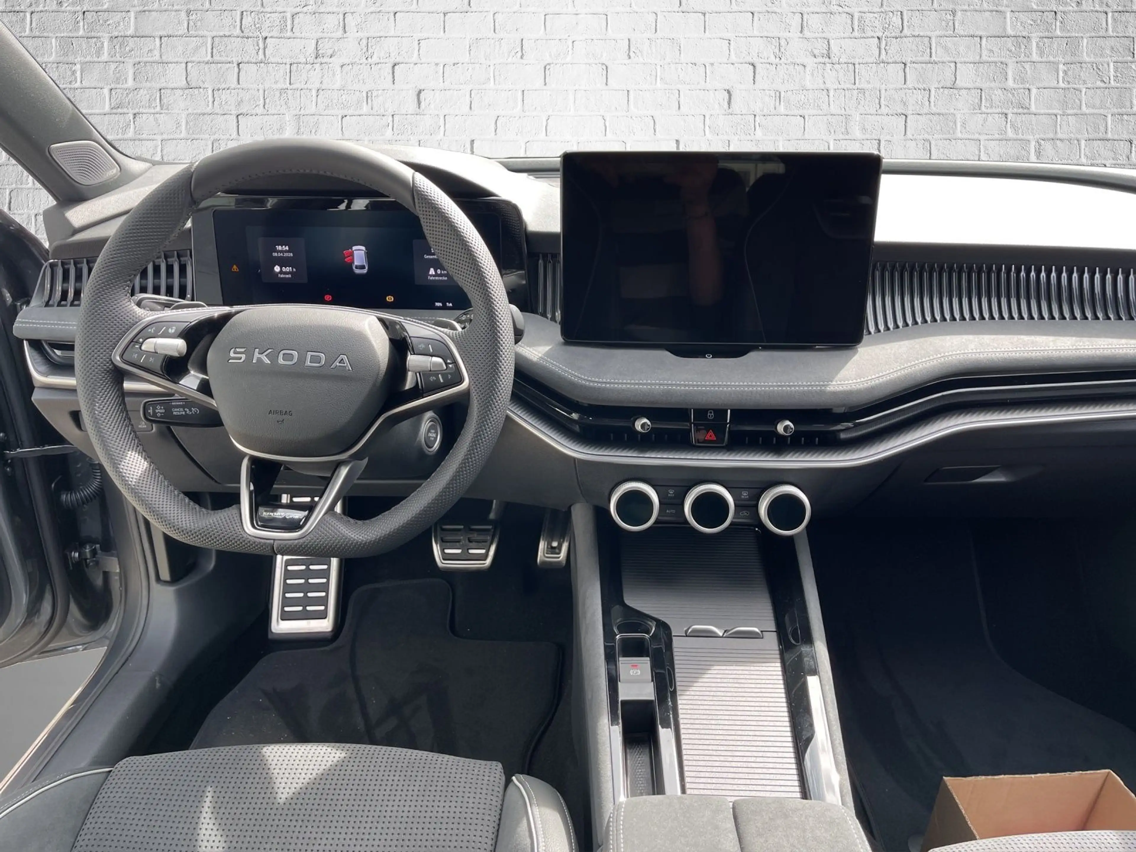 Skoda Superb Combi 1,5 TSI iV DSG - Sportline — photo 13