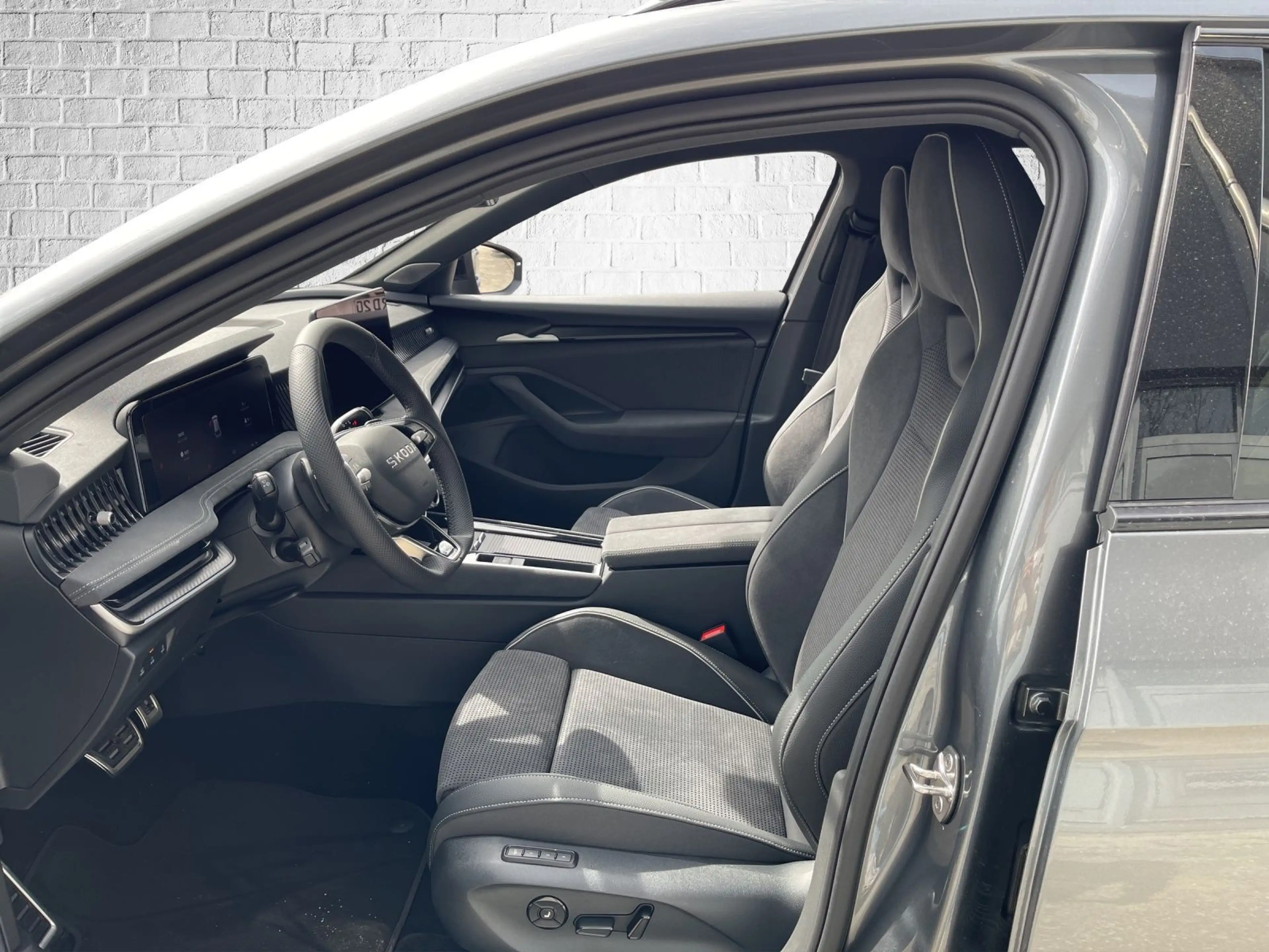 Skoda Superb Combi 1,5 TSI iV DSG - Sportline — photo 9