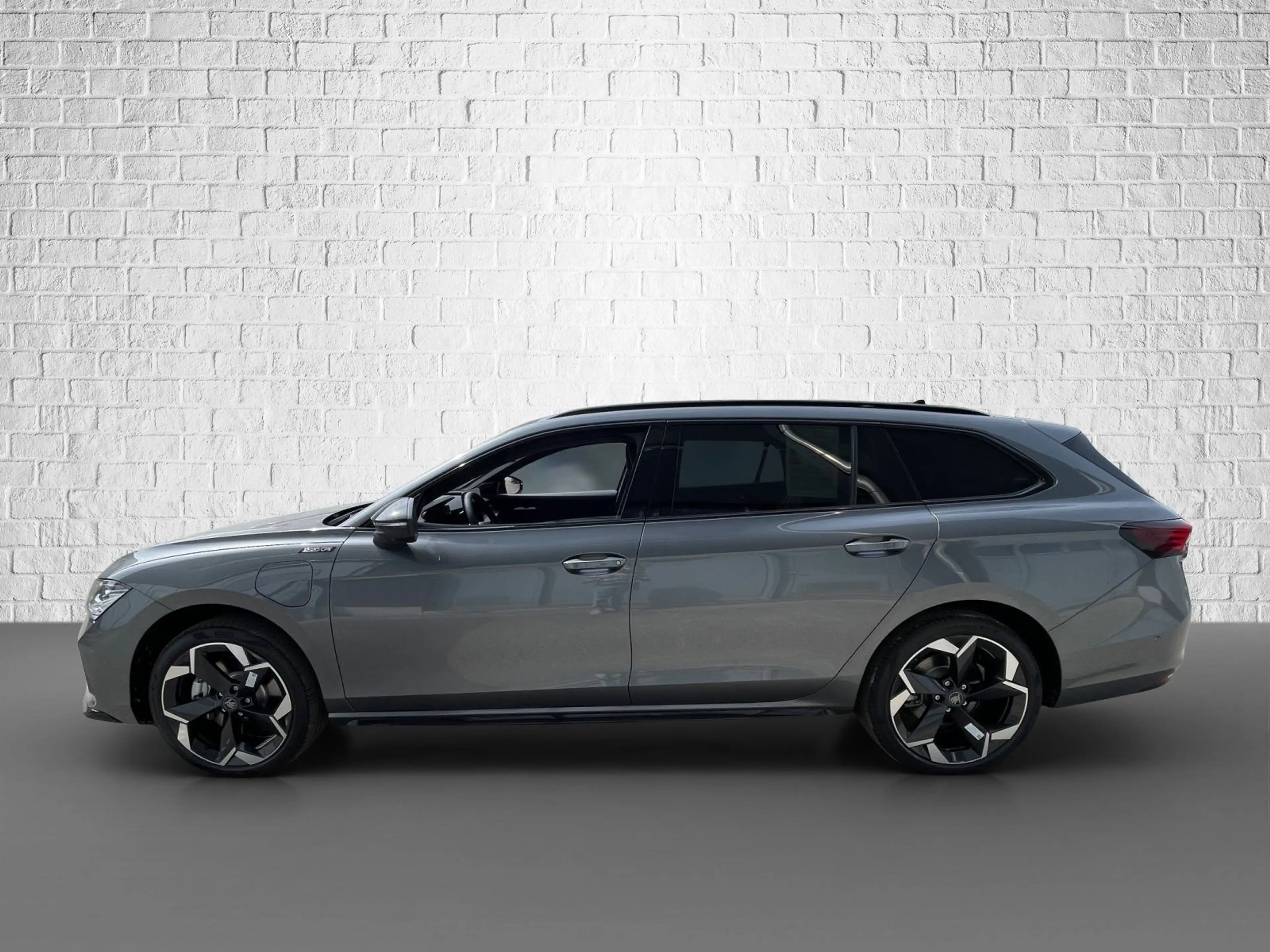 Skoda Superb Combi 1,5 TSI iV DSG - Sportline — photo 2