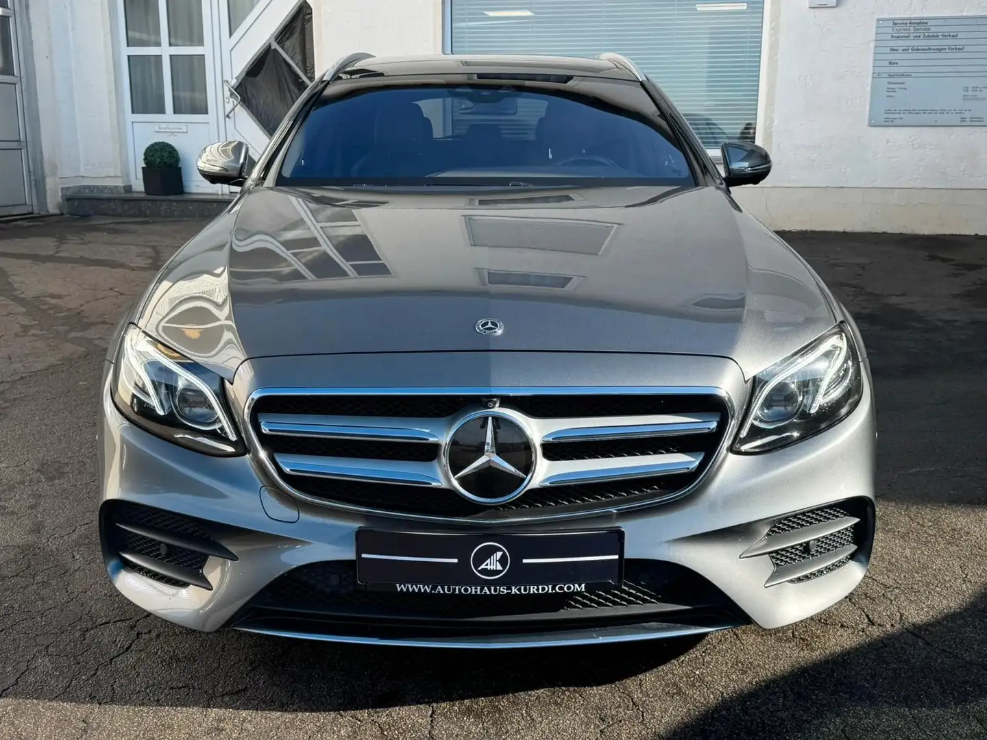Mercedes-Benz E 400 E400d T 4M AMG PANO AIR BURM. SOFTCL STANDHZ AHK Gris - 2