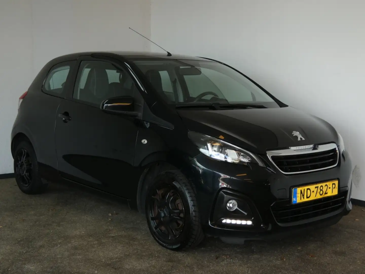 Peugeot 108 1.0 e-VTi Active Nwe APK Airco Zwart - 2