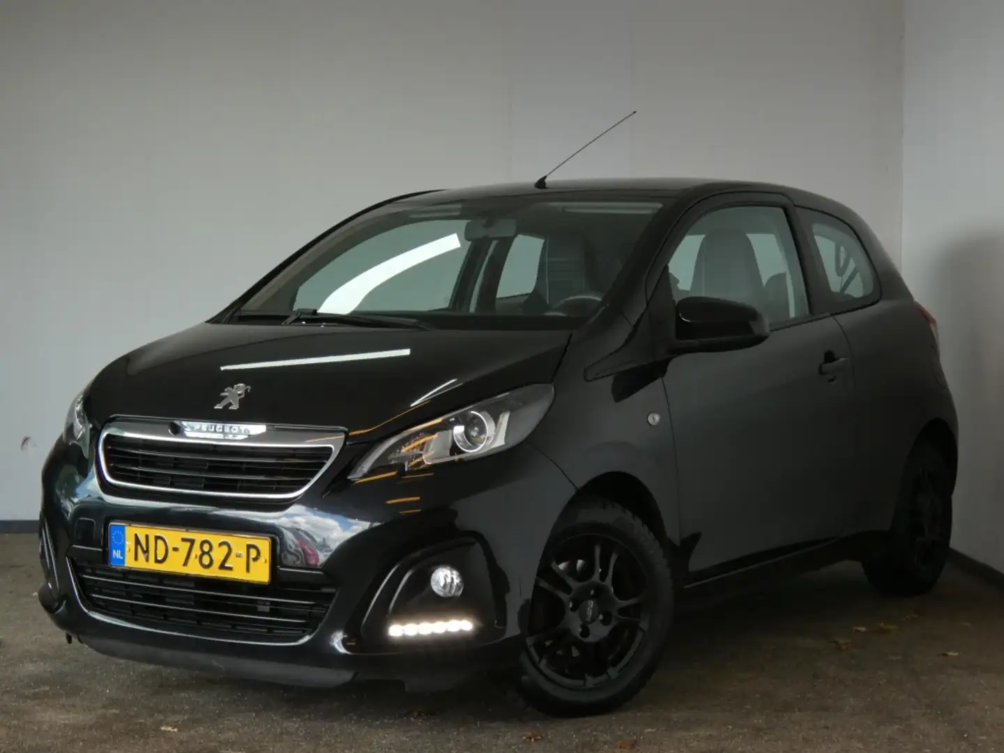 Peugeot 108 1.0 e-VTi Active Nwe APK Airco Zwart - 1