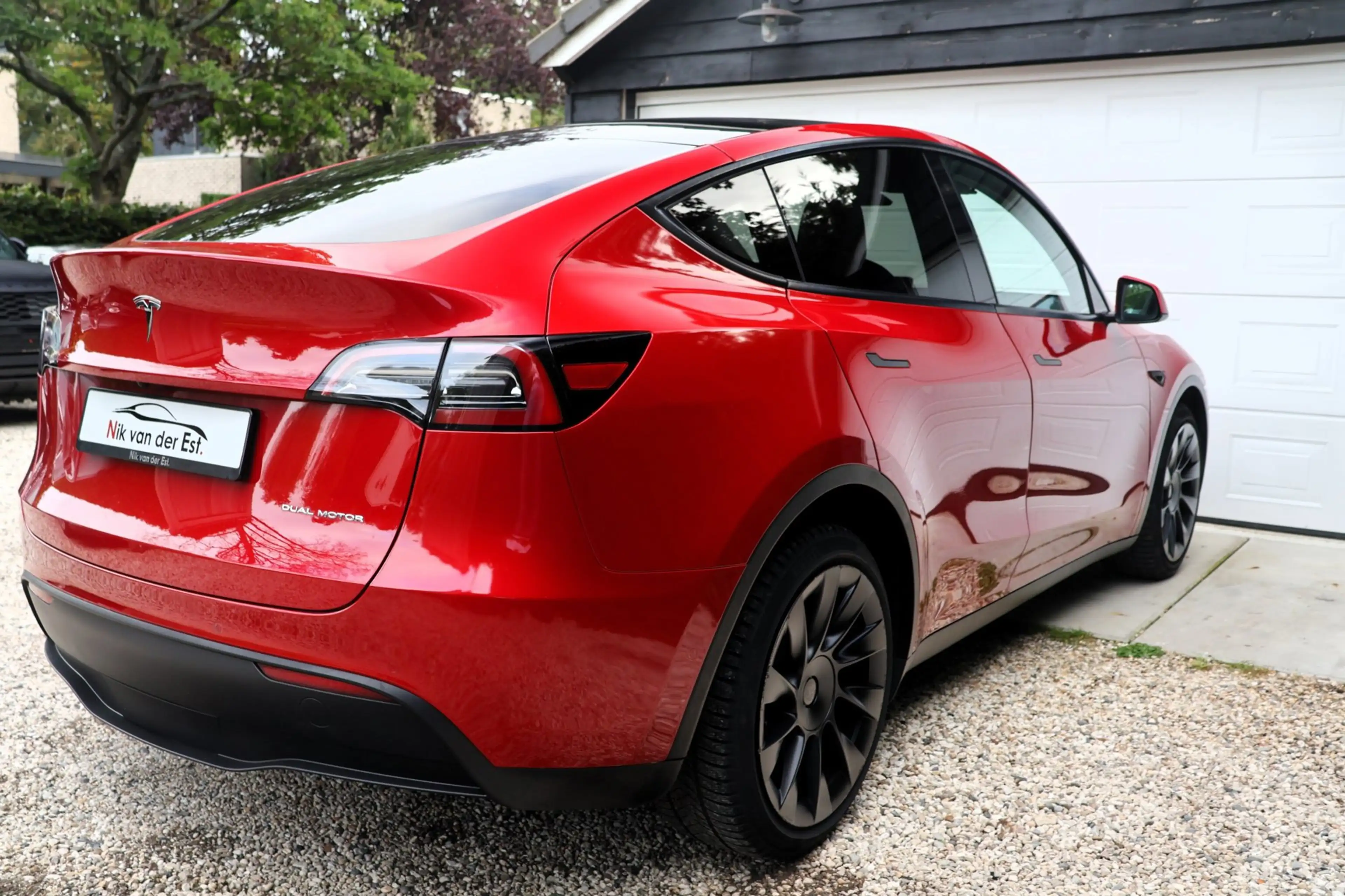 Tesla Model Y Long Range AWD — photo 8
