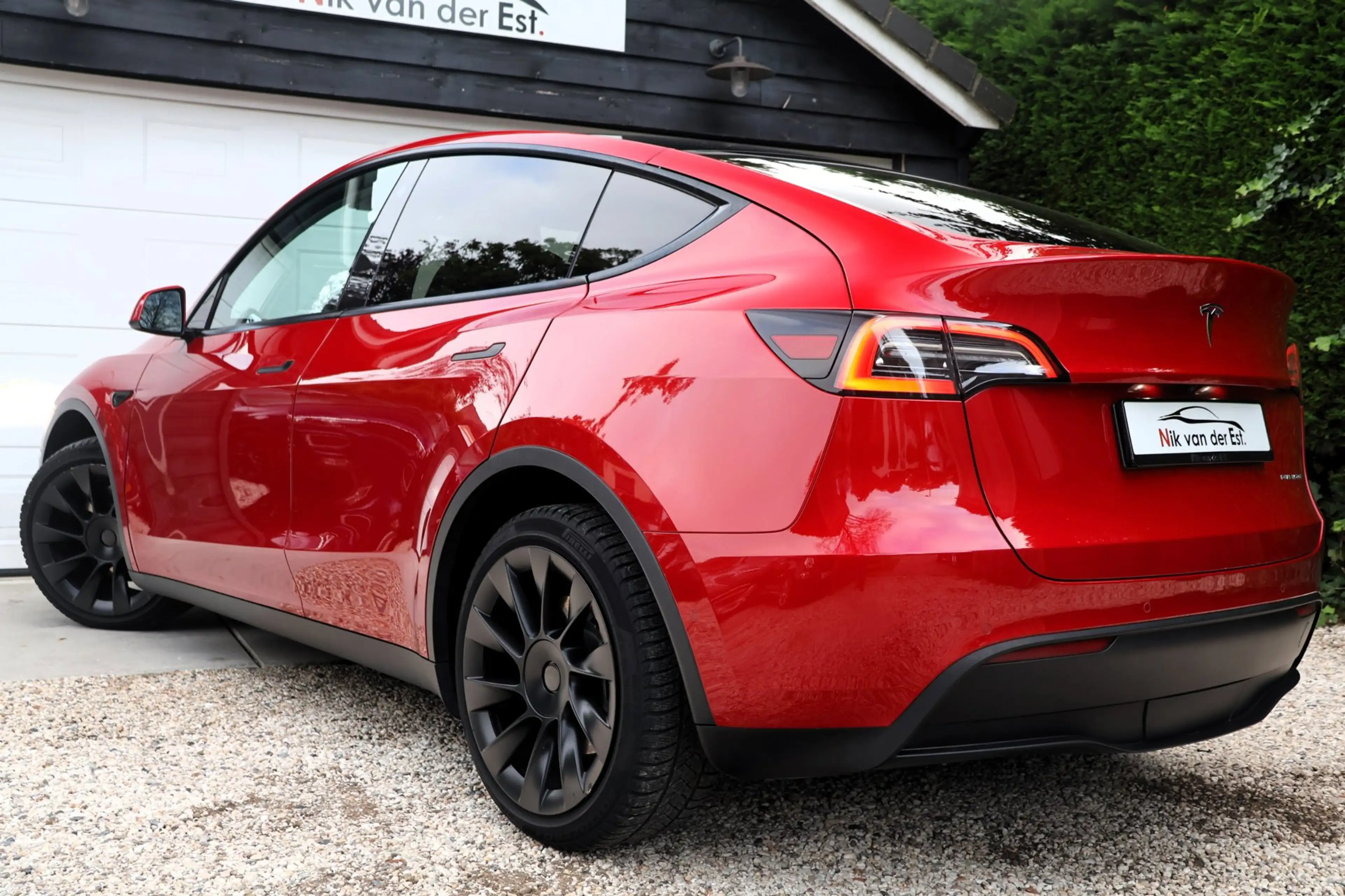 Tesla Model Y Long Range AWD — photo 7