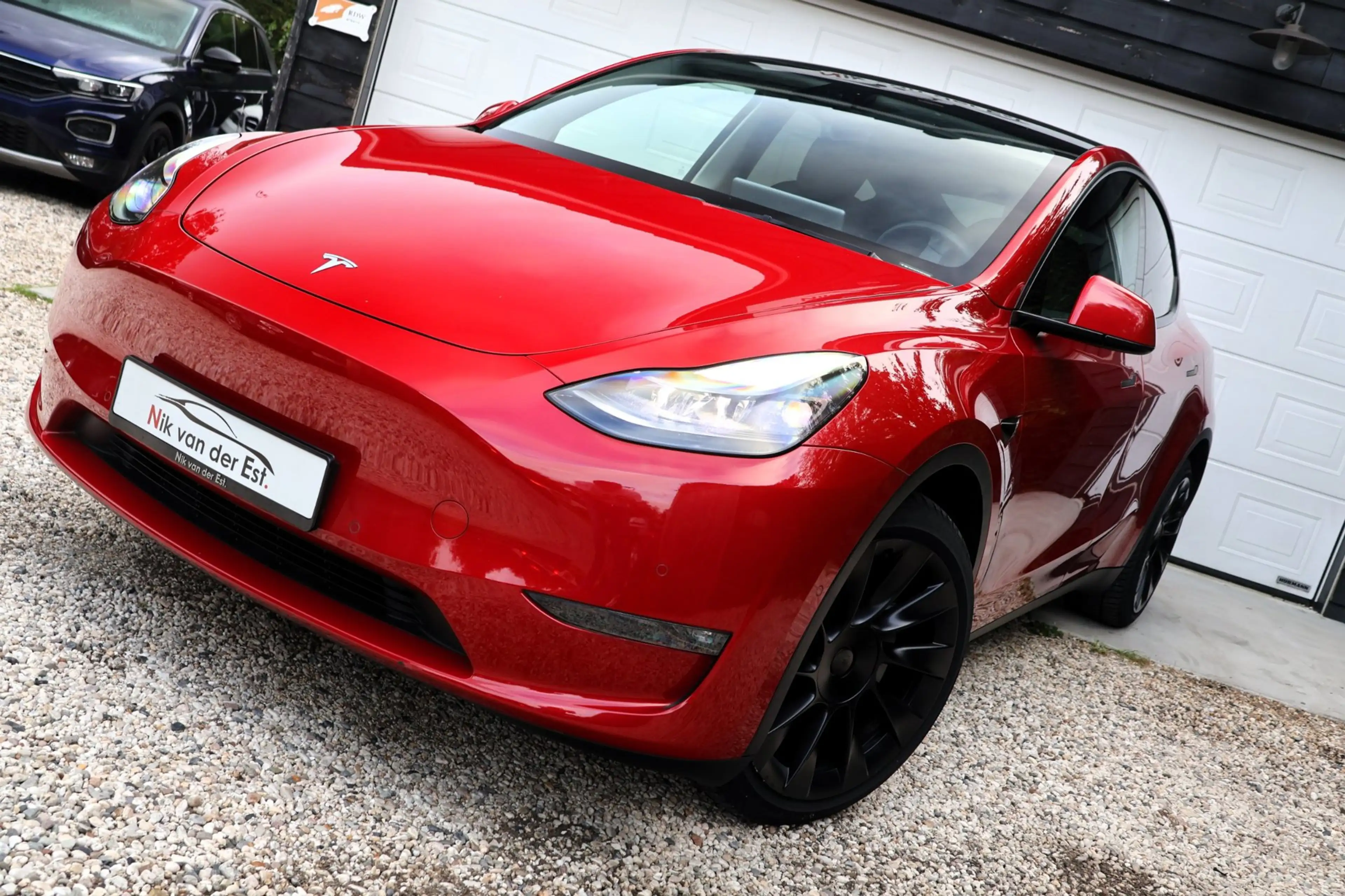 Tesla Model Y Long Range AWD — photo 2