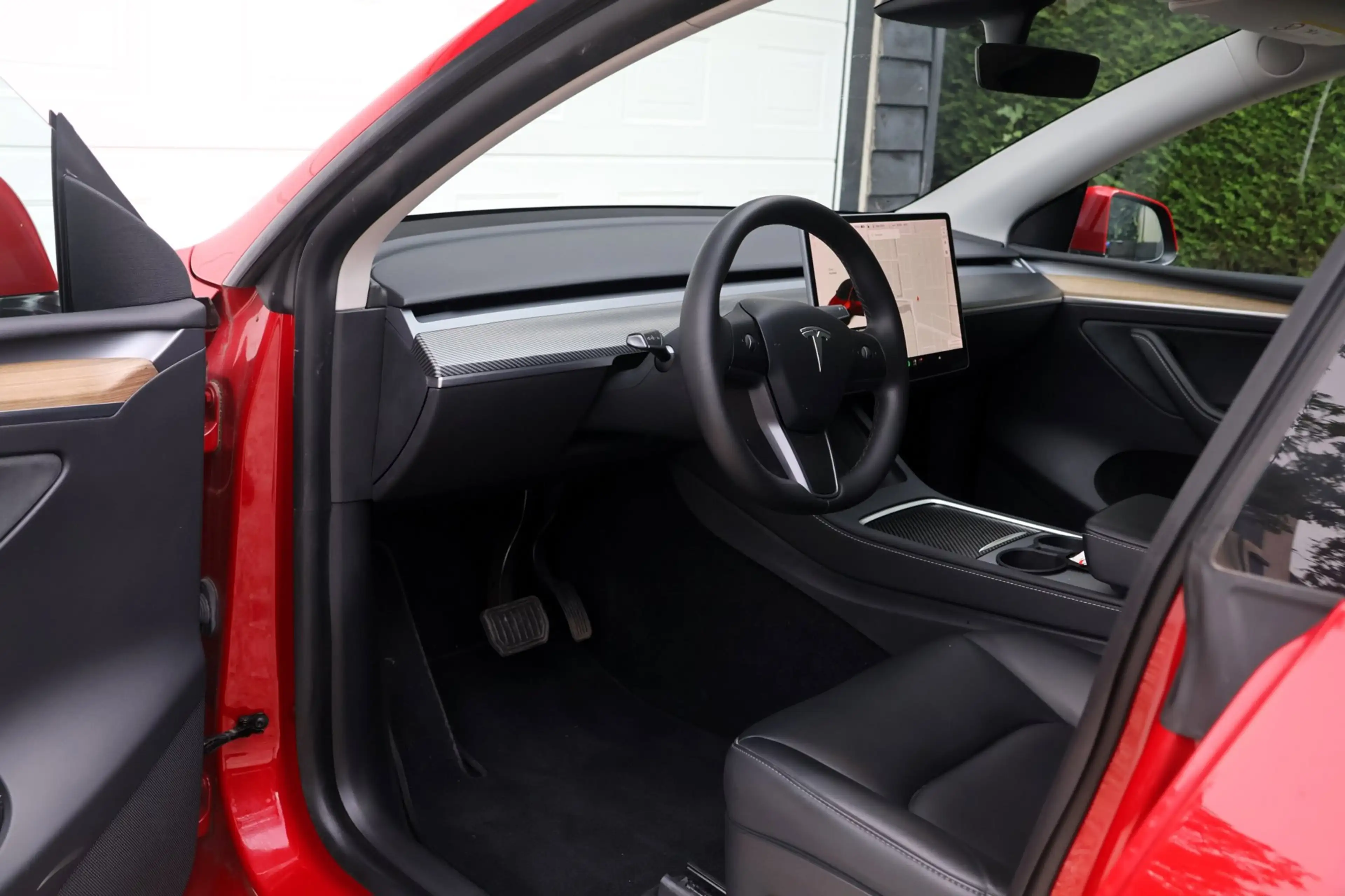 Tesla Model Y Long Range AWD — photo 9