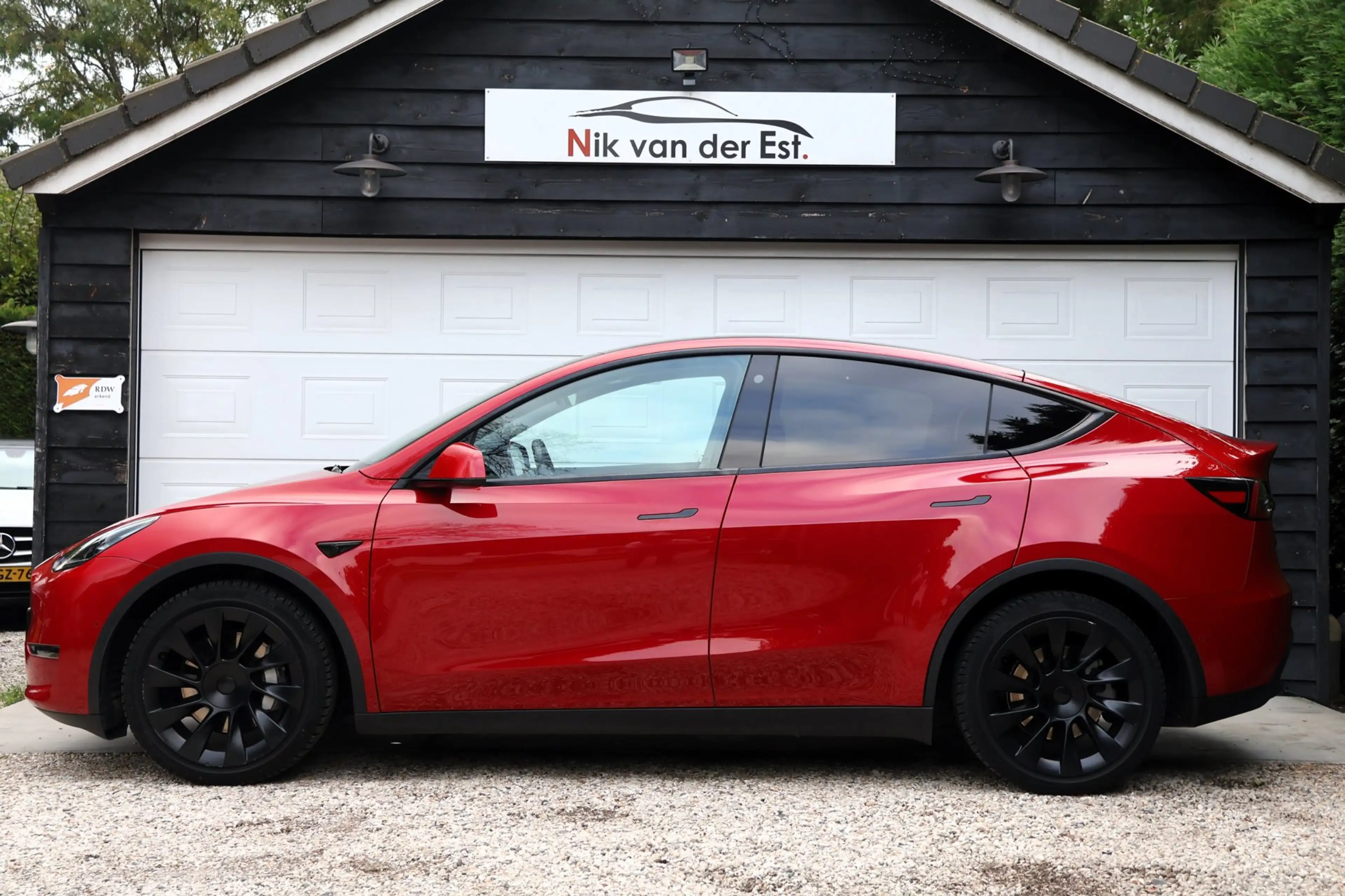 Tesla Model Y Long Range AWD — photo 4