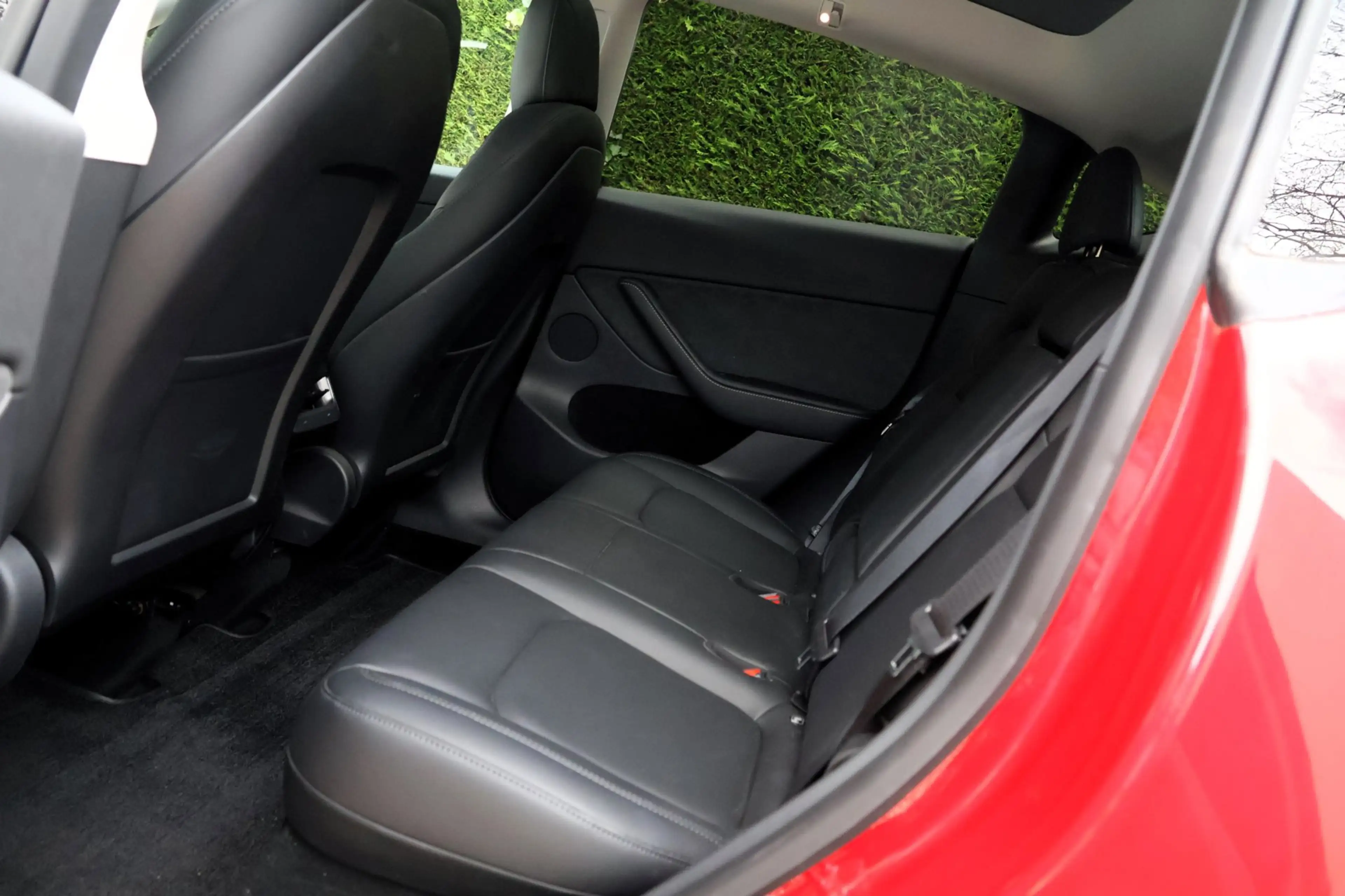 Tesla Model Y Long Range AWD — photo 18
